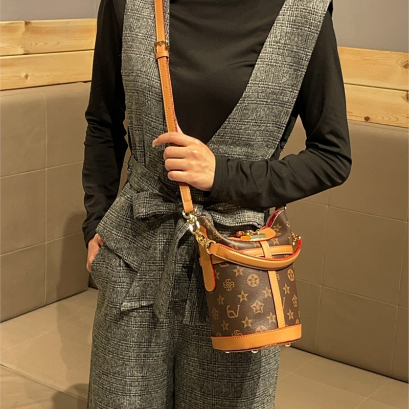 ライトラグジュアリーブランド レディースバッグ バケットバッ - Women Bags High End Brands のレビューと価格